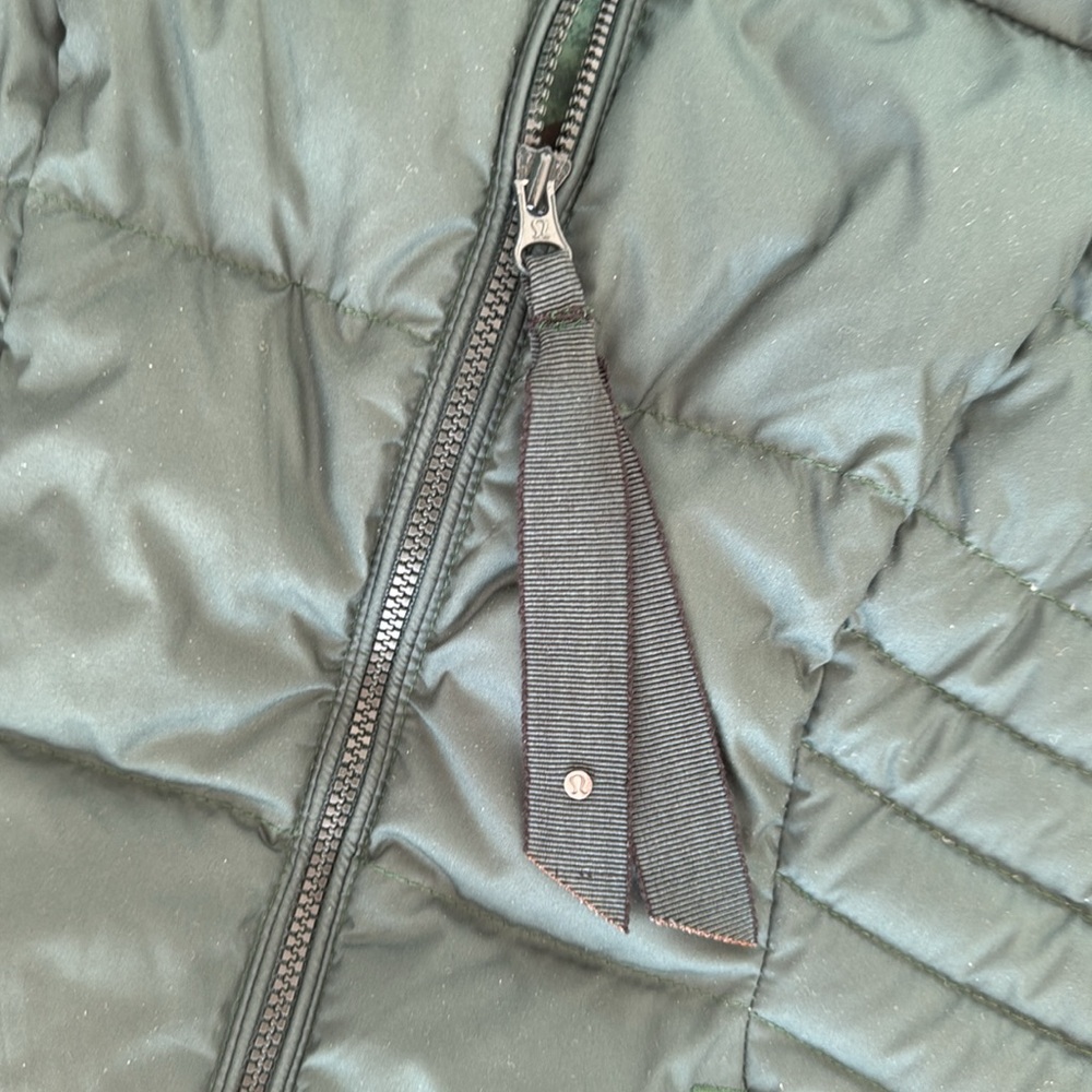 Lululemon forest green light weight polyester filled vest size 6 - Picture 3 of 12